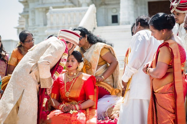 Pinterest | Indian bride poses, Indian wedding photography poses, Wedding  couple poses photography