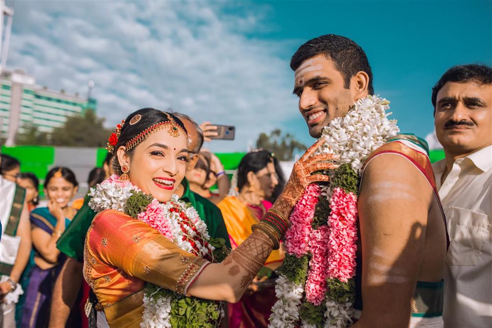 Must-have Couple Poses for an Indian Wedding Album