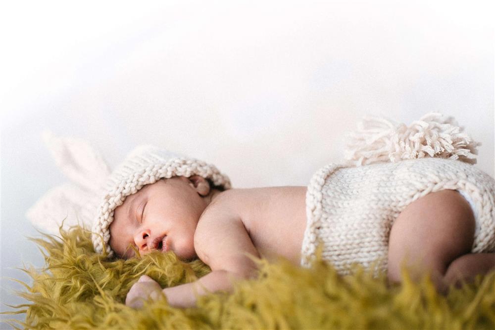 Newborn Photography Poses: 6 Simple and Easy for Beginners | Newborn baby  photos, Newborn photography poses, Baby pictures newborn